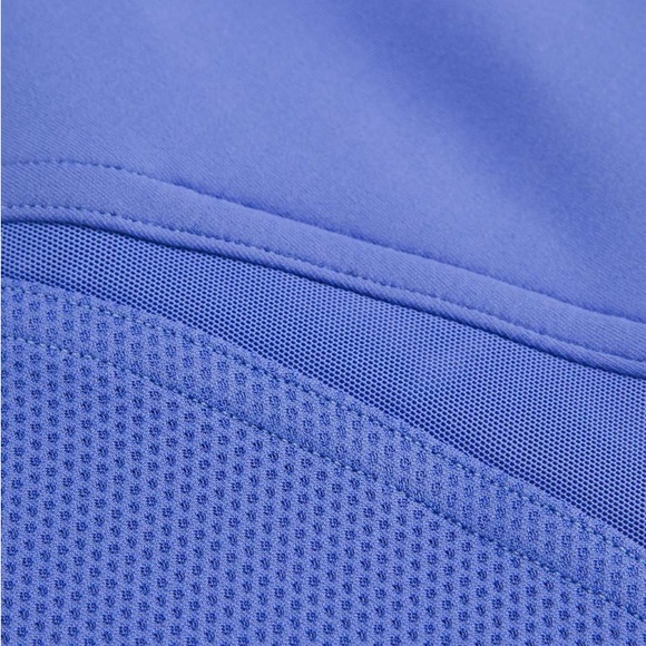 Lululemon Everlux and Mesh HR Training Tight 21” & High-Neck Train Bra
I… - Picture 9 of 10